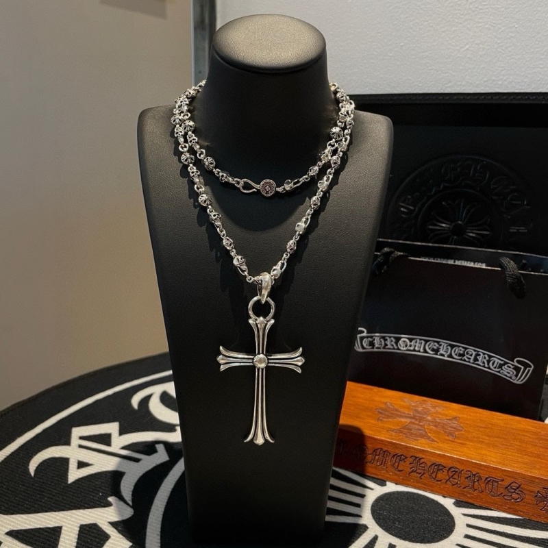 Ch*0me He**ts necklaces